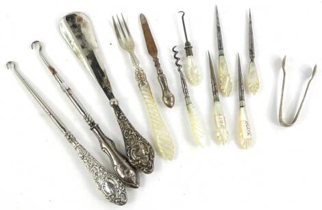 Various small silver mounted and other items, to include button hooks, shoe horn etc.