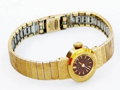 A Seiko ladies wristwatch, with small circular watch head, on a brown/red dial, gold plated. - 3