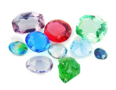 A small quantity of loose stones, to include a loose rough green emerald and nine paste stones. (10)