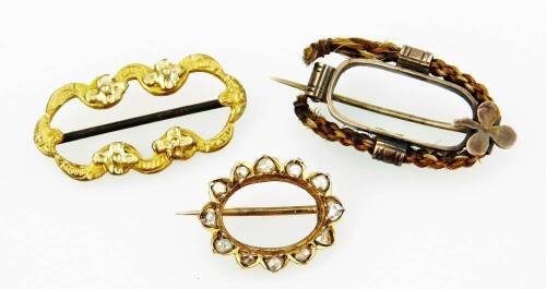 Three bar brooches, possibly Victorian and Edwardian, to include a Victorian bloomed gold design floral bar brooch, unmarked, 2.4cm W, a yellow metal memorial brooch, with weave locket border (AF), unmarked, 2.5cm W, and a small yellow metal oval locket,