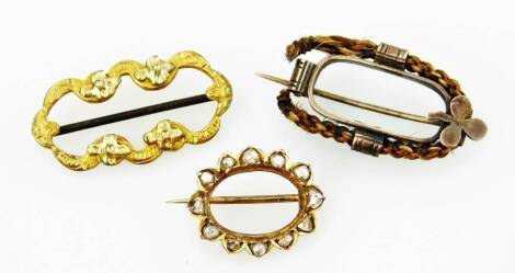 Three bar brooches, possibly Victorian and Edwardian, to include a Victorian bloomed gold design floral bar brooch, unmarked, 2.4cm W, a yellow metal memorial brooch, with weave locket border (AF), unmarked, 2.5cm W, and a small yellow metal oval locket, 