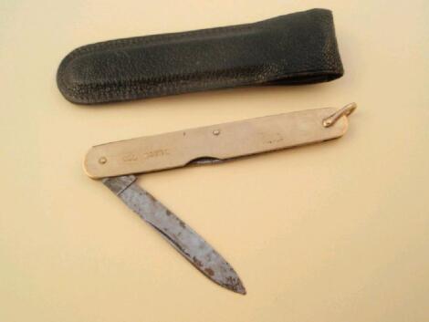 A 9ct gold cased pen knife