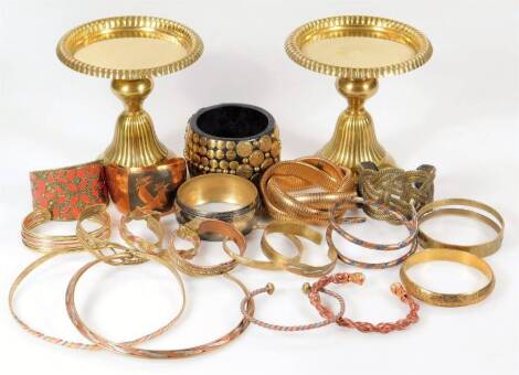 Seventeen various bangles, made of brass and copper, to include two necklaces and various design bangles, to include a Moda chicken bangle, etc. (one tray)