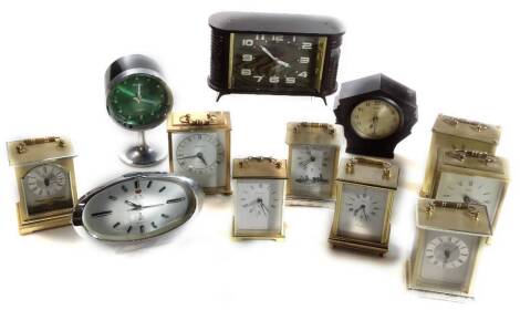 Various vintage retro and other mantel clocks, a Ferranti Art Deco Bakelite cased example, 15cm H, Waterford crystal carriage clock, two Dual Rhythm alarm clock, various other carriage clocks, etc. (a quantity)