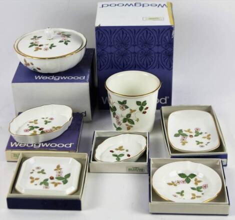 Various Wedgwood Wild Strawberry ware, pin dishes, open dishes, lidded jar, 15cm W. (a quantity, boxed)