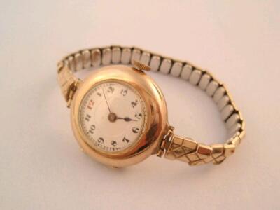 A 9ct gold ladies wrist watch