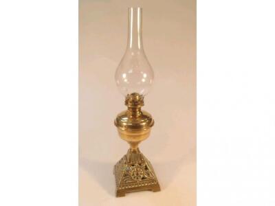 A 19thC brass oil lamp