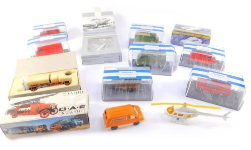 Oxford die cast models of public vehicles, including Royal Mail vans, an Atlas Model of a Jaguar MkII police car, an SAS Classic Airliners Douglas DC3, scale 1/200, and sundries, most boxed. (qty)