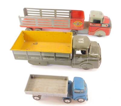 A Mar tin plate model of a Lumar Freight cattle lorry, 47cm L, together with a tin plate artillery truck, 32.5cm L and a Mettoy tin plate vintage truck (3)