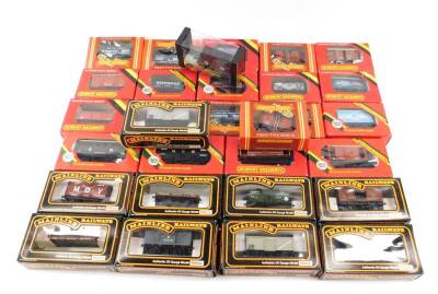 Hornby 00 and Mainline Palitoy wagons, all boxed (a quantity)