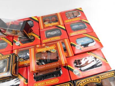 Hornby 00 and Mainline Palitoy wagons, all boxed (a quantity) - 2