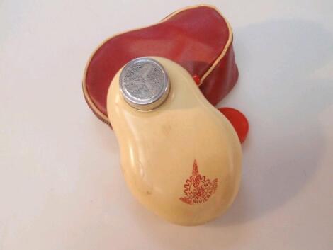 A Thorens Riviera plastic and leather cased wind-up shaver