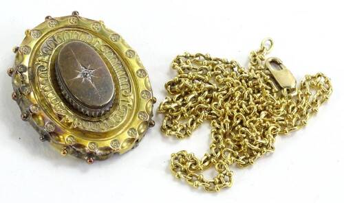 Two items of jewellery, to include a Victorian memorial brooch, (AF) in gilt metal frame, and a later chain, marked to clasp 375 and to chain 750. (2)