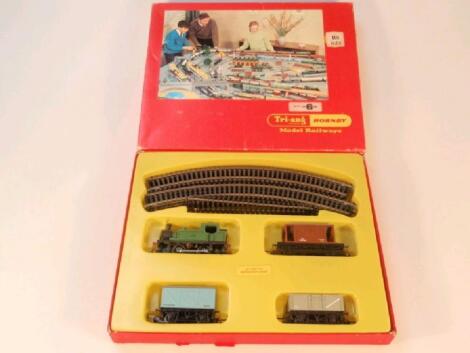 A Tri-ang Hornby H0/00 gauge RS624 train set