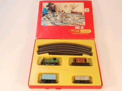 A Tri-ang Hornby H0/00 gauge RS624 train set