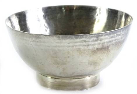 A late 20thC hammered silver bowl, on a circular foot, unmarked silver, 6oz, 13cm diameter.