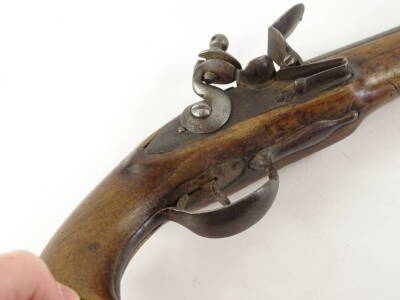 A flintlock pistol, with metal barrel, walnut stock, unmarked, 32cm L. - 2