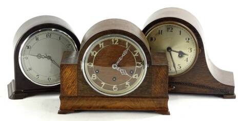 An Art Deco style mantel clock, in brown Bakelite case, 20cm H, and two oak mantel clocks. (3)