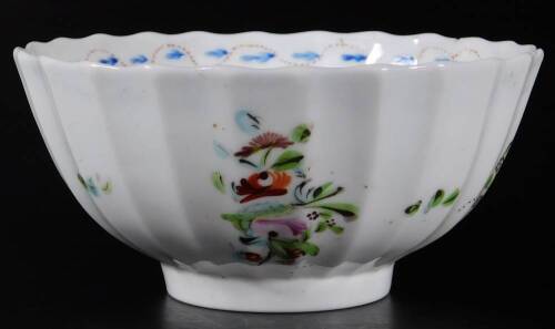 An 18thC Pinxton porcelain small bowl, impressed letter E, c1796-1799, decorated with a copy of the New Hall pattern 126, 12cm Dia.