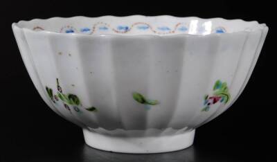 An 18thC Pinxton porcelain small bowl, impressed letter E, c1796-1799, decorated with a copy of the New Hall pattern 126, 12cm Dia. - 2