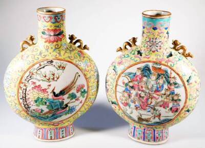 A pair of 19thC Chinese famille jaune porcelain moon flasks, each with compressed cylindrical stems flanked by dragon handles, the circular bodies decorated with panels of birds and figures predominately in yellow, pink, blue, green and orange, on oval fe - 3