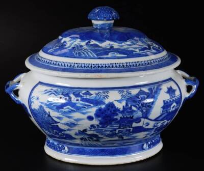 An 18thC Chinese export blue and white porcelain dinner service, to include lidded tureen, 25cm H, two lidded vegetable dishes, serving plate, ladles, further plates, dishes, side plates, etc., each decorated with buildings and trees with an outer geometr - 3