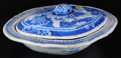 An 18thC Chinese export blue and white porcelain dinner service, to include lidded tureen, 25cm H, two lidded vegetable dishes, serving plate, ladles, further plates, dishes, side plates, etc., each decorated with buildings and trees with an outer geometr - 4