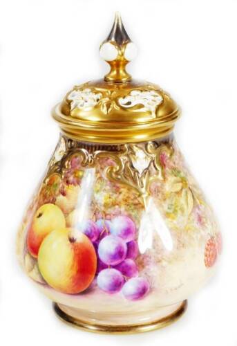 A 20thC Royal Worcester fruit painted potpourri jar and cover, by John Reed, handpainted with autumnal fruits, raspberries, peaches and grapes, with gilt highlights, on a circular foot, with compressed domed part pierced cover, no. H291B, 18cm H.