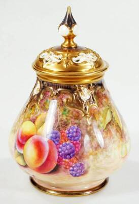 A 20thC Royal Worcester fruit painted potpourri jar and cover, by John Reed, handpainted with autumnal fruits, raspberries, peaches and grapes, with gilt highlights, on a circular foot, with compressed domed part pierced cover, no. H291B, 18cm H. - 2