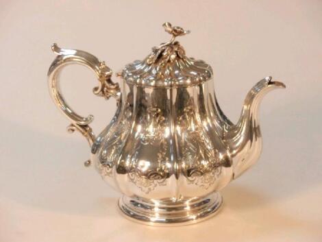 An Elkington & Co electroplate teapot