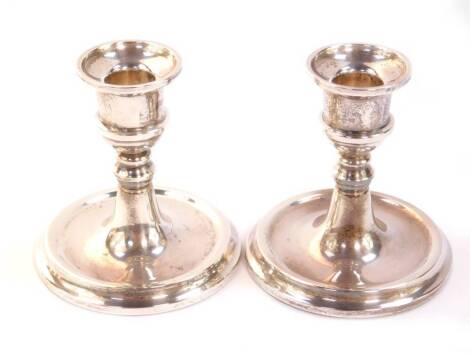 A pair of silver squat candlesticks, Birmingham 1991, 10.5cm H, 13.00oz.