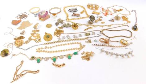 Modern and vintage costume jewellery, including fob watches, trinket boxes, clip-on earrings, gold plated necklaces, decorative bangles, etc. (1 bag)
