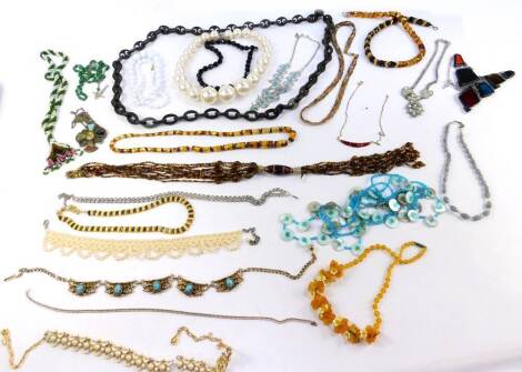 Modern costume jewellery, including faux pearl necklaces, beaded necklaces, paste stone set bracelets, tri-colour gold plated necklace, etc. (1 bag)