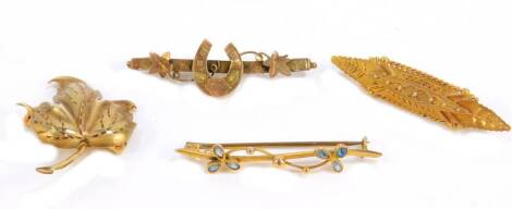 Four bar brooches, comprising a 9ct gold bar brooch with raised scroll design, a 9ct gold horseshoe and leaf brooch, a 9ct gold floral aquamarine brooch, and a 9ct gold leaf brooch, 10.2g all in.