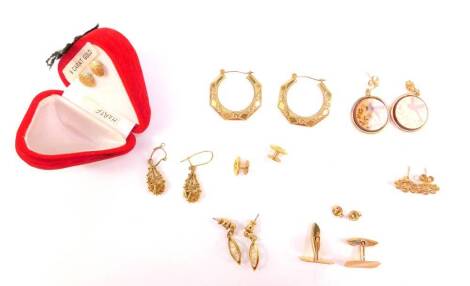 Six pairs of 9ct gold earrings, a pair of gentleman's cufflinks with engine turned decoration, and a pair of monogrammed shirt studs, total weight 17.4g.