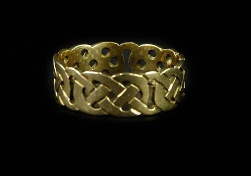 A 9ct gold dress ring, of cross and pierced design, ring size Y, 5.1g all in.