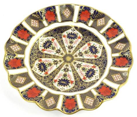 A Royal Crown Derby 1128 pattern imari dish, with a wavey border, 22cm dia.