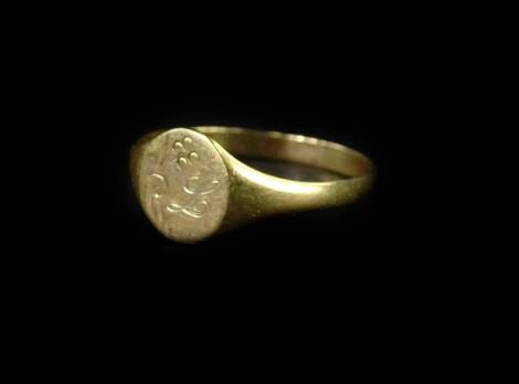 A 9ct gold signet ring, with circular ring head, with partial engraving (rubbed), ring size M½, 1g.