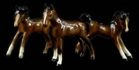 Three Beswick brown foals, the largest 8cm H.