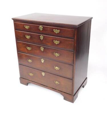 A George II mahogany chest, of five moulded and graduated drawers with brass solid backplate loop handles and escutcheons, on bracket feet, 108cm H, 99cm W, 55cm D. - 5