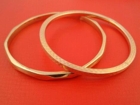 A rose gold 9ct bangle together with a 9ct yellow gold bangle