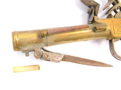 A pair of early 19thC brass blunderbuss flintlock pistols by George Wallis of Hull, with steel trigger guards and side mounted ramrods, walnut handles and sprung loaded bayonets to the underside, proof marks and numbered 1 and 2, 19cm (butt to muzzle). G - 5