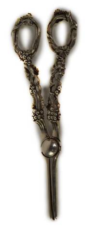 A good heavy pair of Victorian silver grape scissors, with fruiting vine handles, London 1847, makers Charles Rawlings & William Summers, 4.5oz.