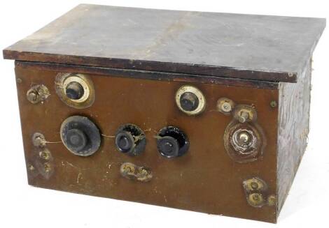 An early 20thC Lissen crystal type receiver, in rectangular case with front tuning knops, 51cm W.