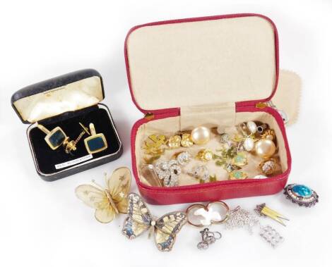 A small quantity of mixed costume jewellery, to include decorative brooches, clip on earrings, two butterfly brooches, a silver seed pearl set brooch, cuff links, etc. (1 box)