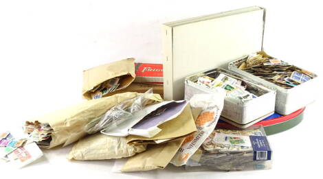 A large quantity of stamps, mainly loose etc.