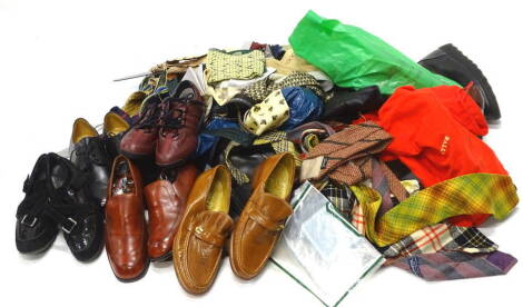 A large quantity of mens shoes, to include Bally brogue's etc. (2 boxes)