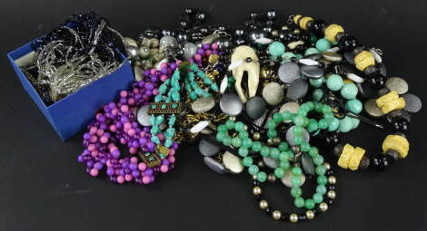 A quantity of modern costume jewellery, to include elaborate beaded evening necklaces, modern pendants, bracelets etc. (1 tray)