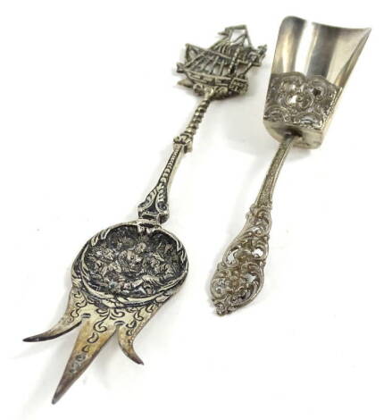 A Continental white metal caddy spoon, modelled in the form of a shovel with pierced decoration and an ornamental white metal spoon decorated with a galleon etc., possibly Dutch, 4¼oz.