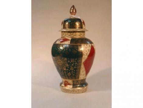 An early 20thC Porcelain 'Vienna' jar and over